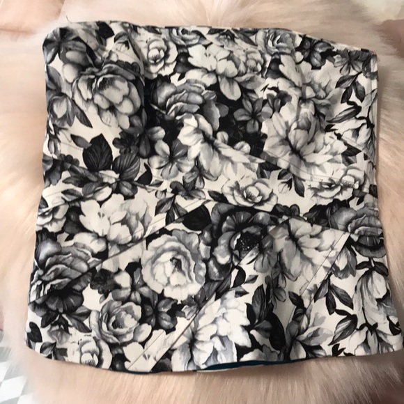 White House Black Market Tops - ‼️FINAL SALE PRICE White House  Black Market Bustier‼️